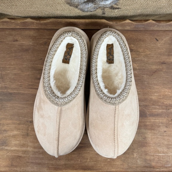 NIB, Very G, Sparks, Nude, Faux Fur Interior - Picture 4 of 8